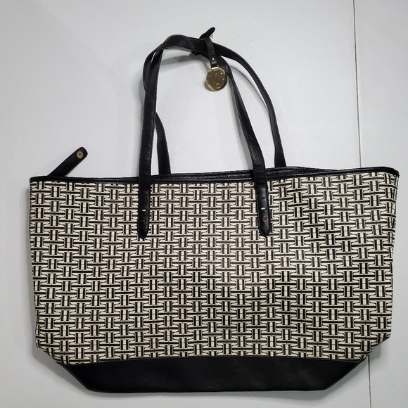 Tommy Hilfiger Lrg Cream & Black Pebbled Imitation Leather Logo Shoulder… - Picture 1 of 10